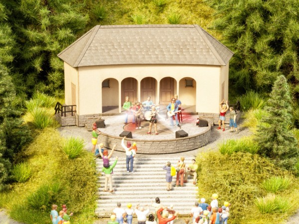 Noch 66825 - H0 - Freilichtbühne mit micro-sound Rock-Band und LED-Light-Show, 14,9 x 12,9 x 7,4 cm