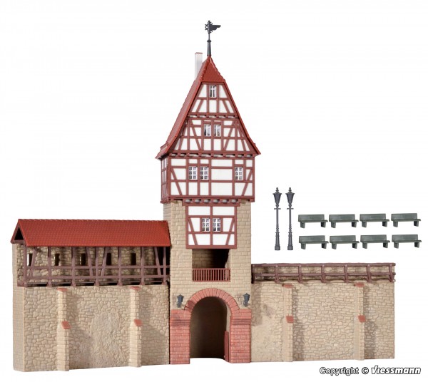 Kibri 38914 - H0 - Stadtmauer mit Fachwerkturm in Weil, L 29,0 x B 10,0 x H 25,5 cm