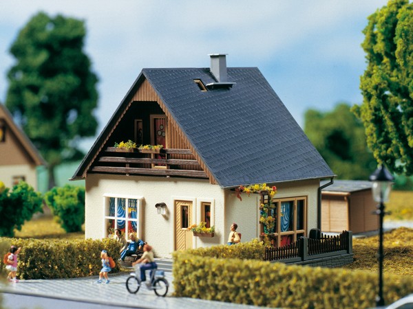 Auhagen 11378 - H0 - Haus Gabi, 100 x 82 x 93 mm