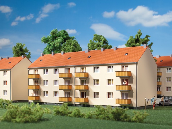 Auhagen 14472 - N - Mehrfamilienhaus, 195 x 74 x 86 mm
