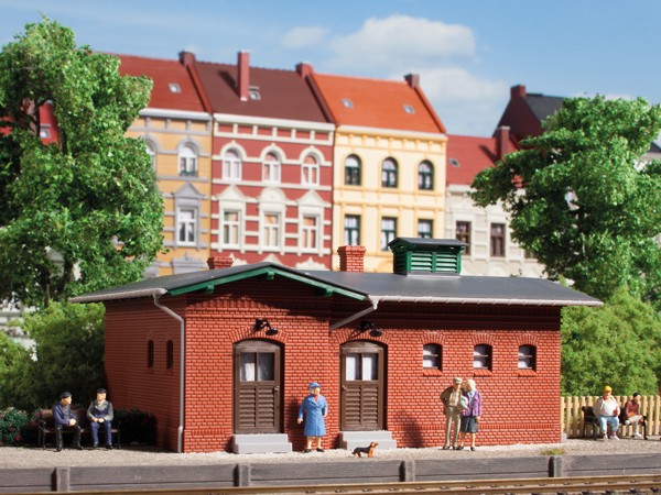 Auhagen 11384 - H0 - Bahnhofstoiletten, 124 x 89 x 60 mm
