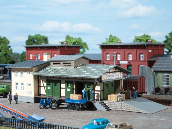 Auhagen 13219 - TT - Güterschuppen, 244 x 90 x 68 mm