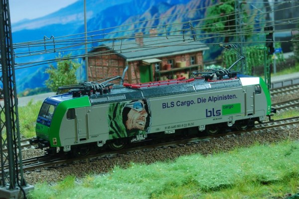 Kuehn 32330 - TT - E-Lok BR 485 "Die Alpinisten" der BLS Cargo