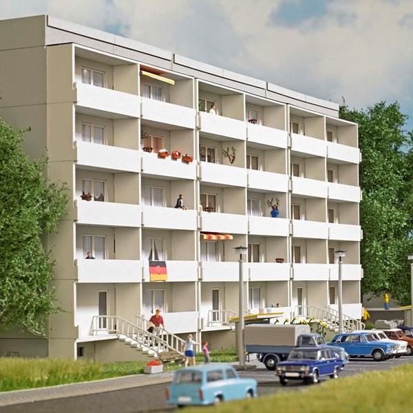 Busch 1926 - H0 - Plattenbau WBS 70