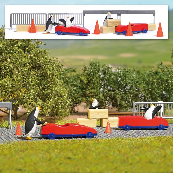 Busch 7924 - H0 - A-Set: Pinguine Seifenkistenrennen