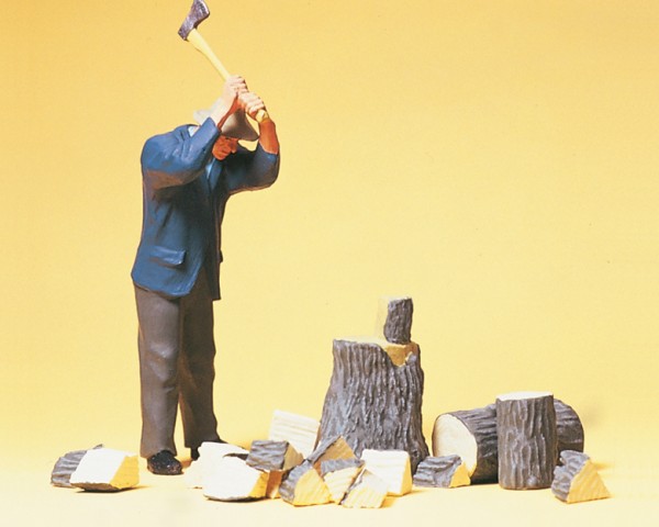 Preiser 45090 - G - Bauer, Holz hackend