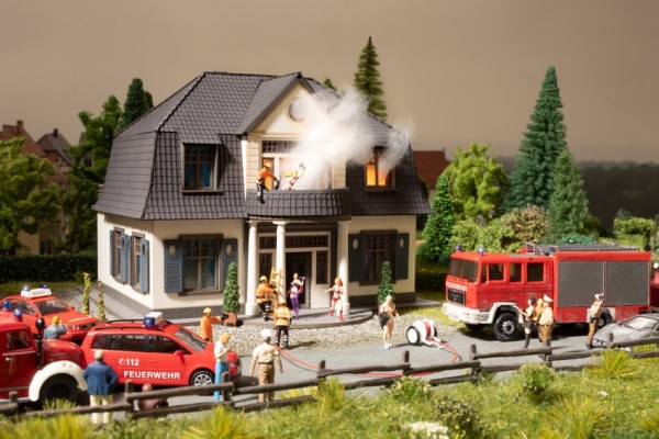 Noch 66507 - H0 - Brennendes Freudenhaus, mit Figuren und Soundmodul