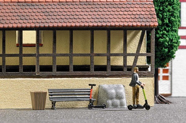 Busch 7867 - H0 - Action-Set: E-Scooter