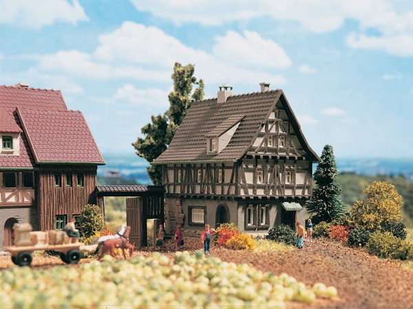 Vollmer 49530 - Z - Fachwerkhaus mit Hoftor