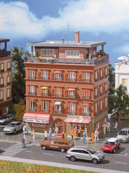 Vollmer 43611 - H0 - Penthaus mit Dachterrasse, rot, L 14 x B 10,7 x H 19,5 cm