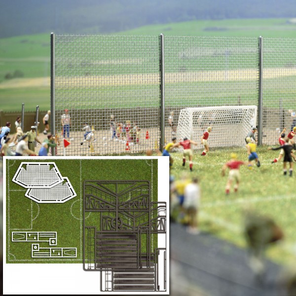 Busch 1052 - H0 - Fußballplatz mit Zubehör, 310 x 215 mm.