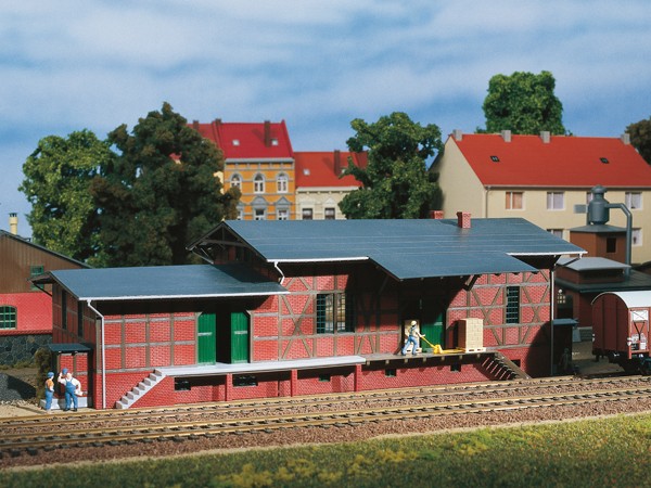 Auhagen 11383 - H0 - Güterschuppen, 319 x 124 x 93 mm