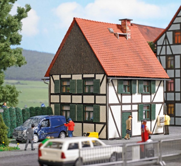 Busch 1666 - H0 - Fachwerkhaus, 93 x 81 x 111 mm