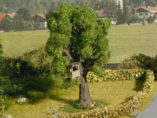 Noch 21767 - TT - Baum mit Baumhaus, 13 cm
