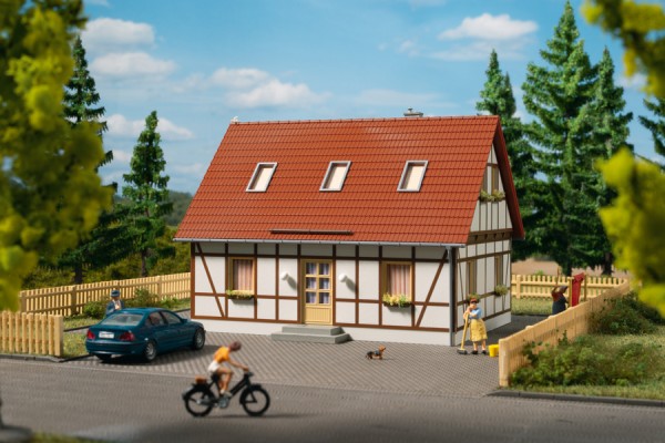 Auhagen 11455 - H0 - Einfamilienhaus, 120 x 97 x 90 mm
