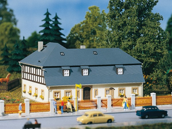 Auhagen 11385 - H0 - Wohnhaus Mühlenweg 1, 172 x 132 x 96 mm