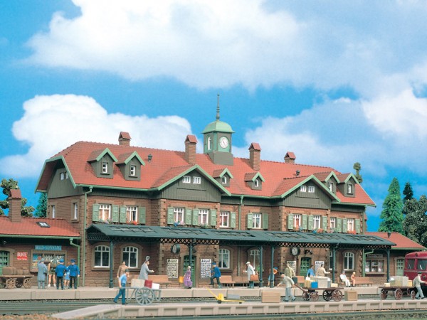 Vollmer 43502 - H0 - Bahnhof Moritzburg, L 52,8 x B 15,5 x H 18 cm
