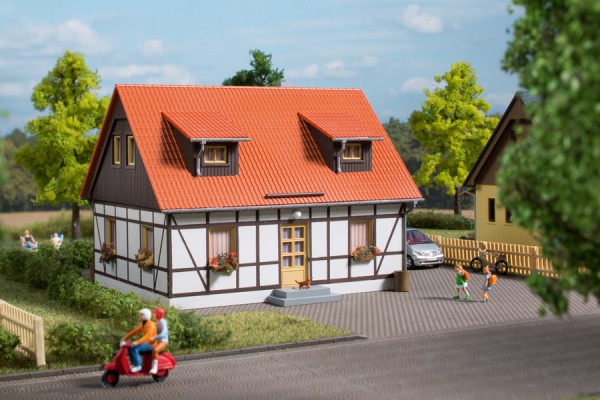 Auhagen 11453 - H0 - Einfamilienhaus, 120 x 97 x 90 mm