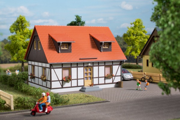 Auhagen 11453 - H0 - Einfamilienhaus, 120 x 97 x 90 mm