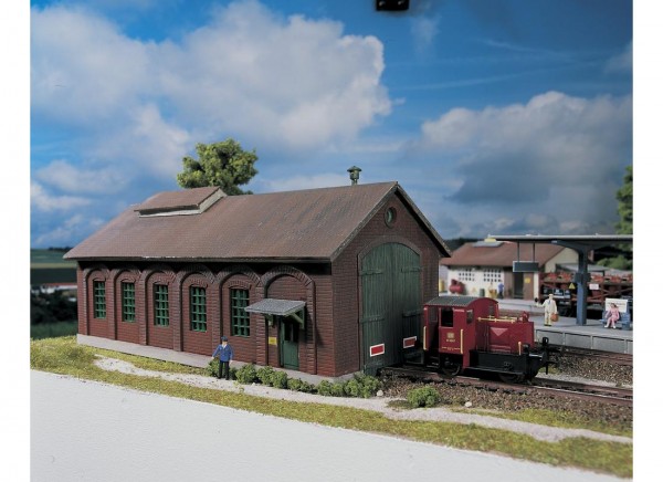 Piko 61823 - H0 - Lokschuppen Burgstein, 247 x 119 x 105 mm