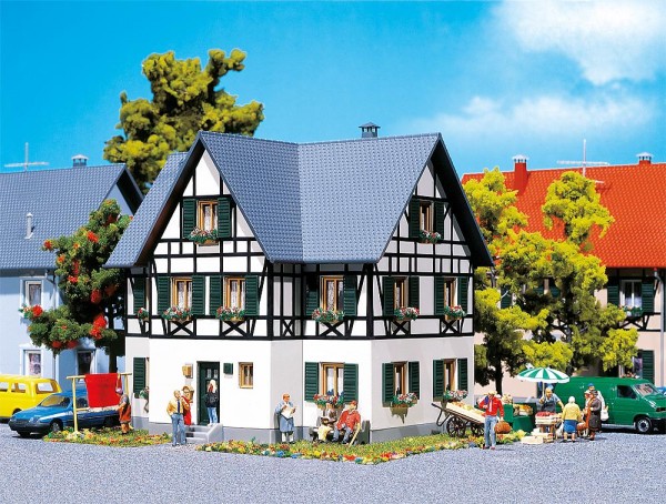 Faller 130259 - H0 - Fachwerk-Zweifamilienhaus, Ep. III, 140 x 106 x 126 mm