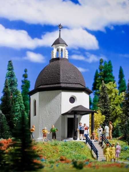 Vollmer 47612 - N - Stille-Nacht-Gedächtniskapelle mit Beleuchtung und Kunstschnee, Funktionsbausatz